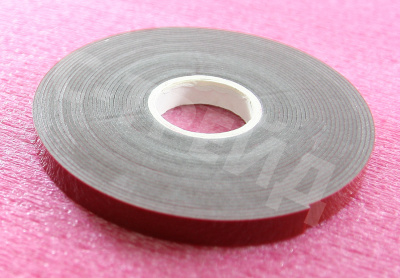 Скотч двусторонний вспененный (1 мм*8 мм*5 м)